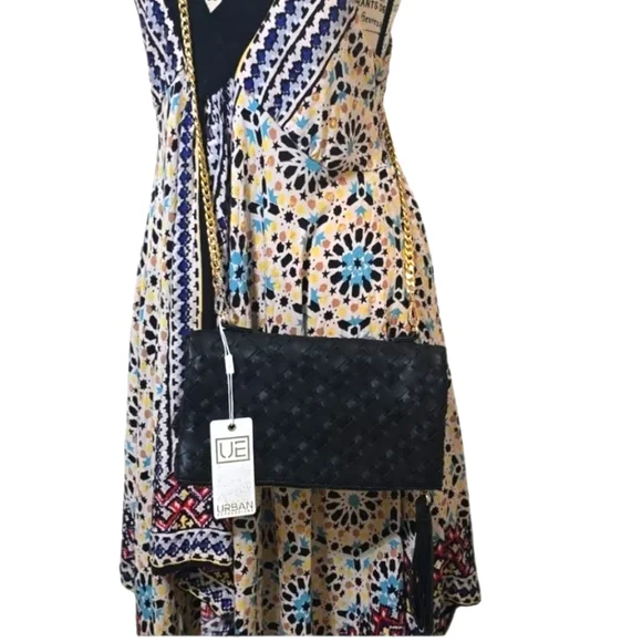 ❣️5 /$25 Urban Expressions Black Woven Clutch with Gold Chain - Picture 3 of 7